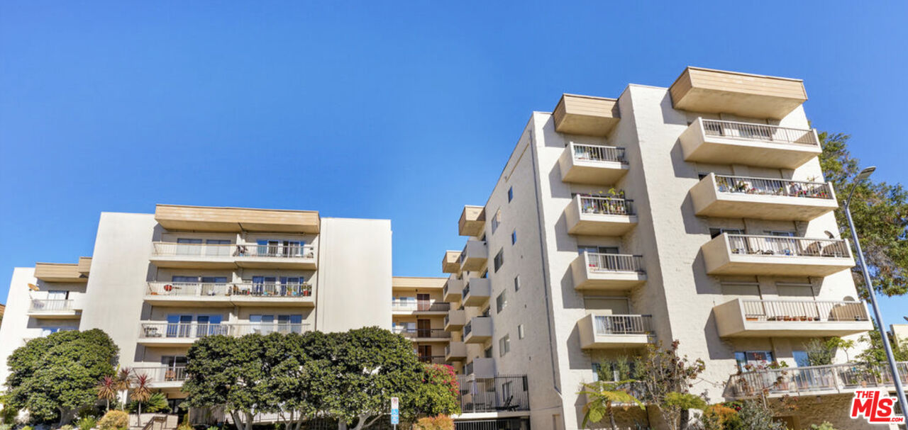 622 S Barrington Ave Unit: 304