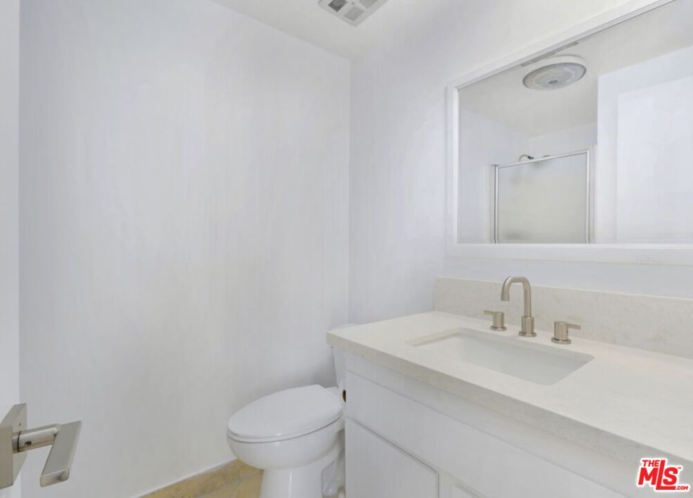 622 S Barrington Ave Unit: 304