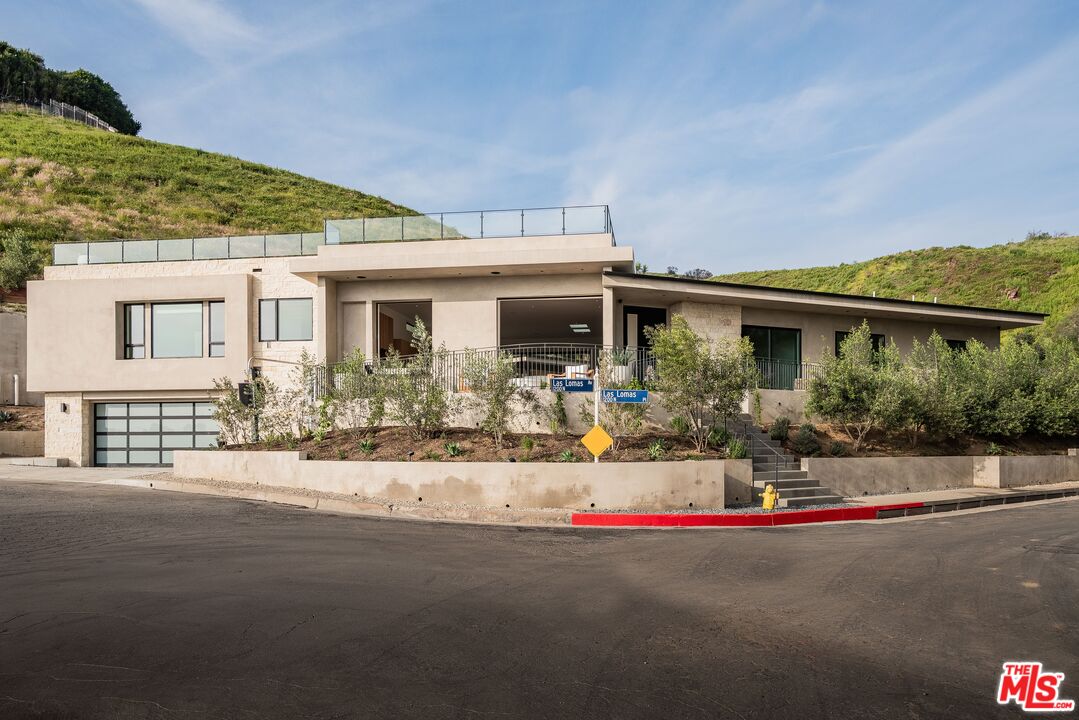 1205 Las Lomas Pl
