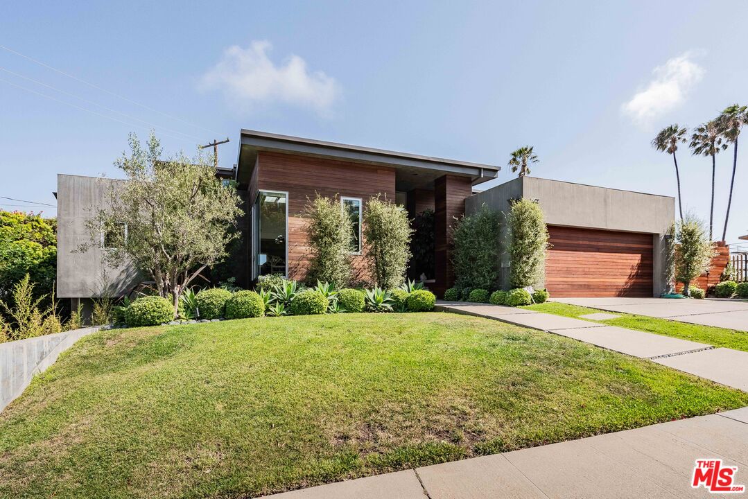 16622 Akron St