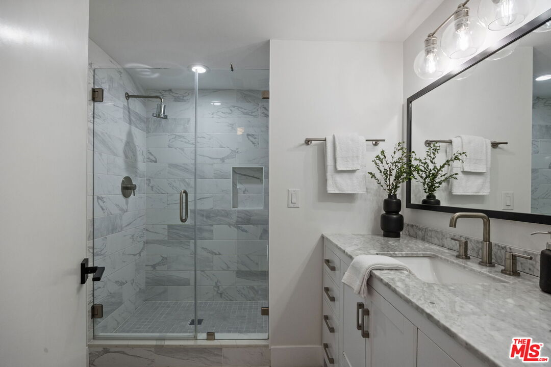 2920 11th St Unit: 6