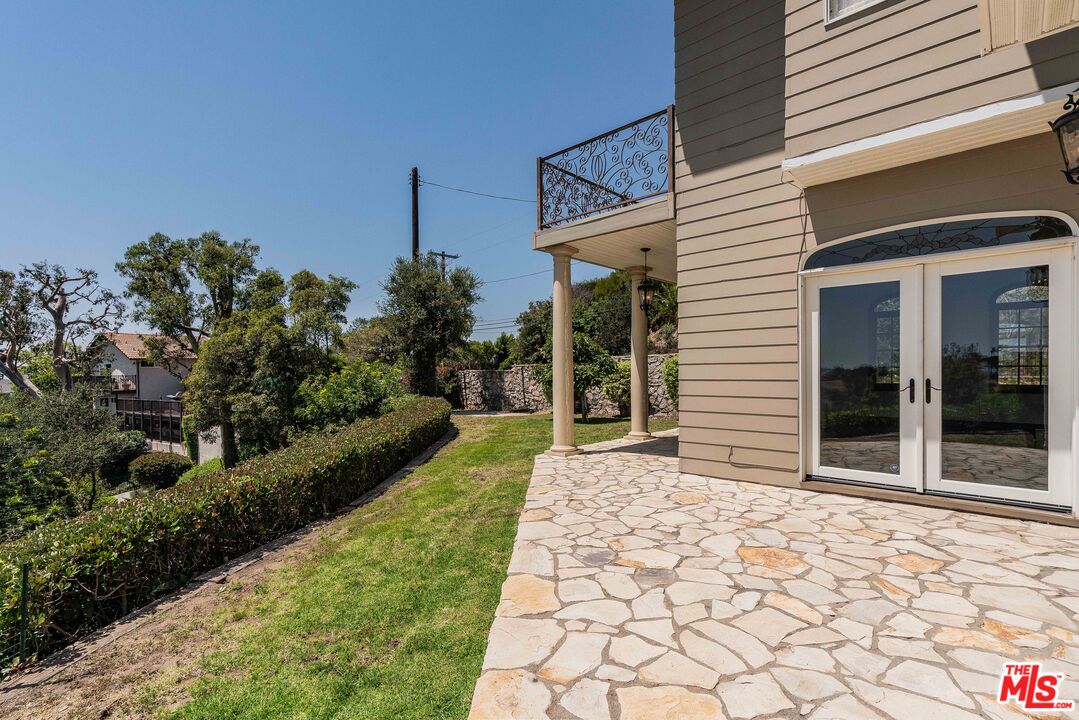 1036 El Medio Ave