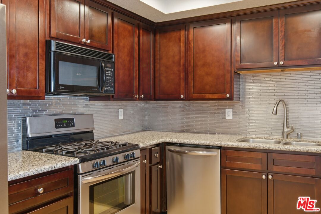 10650 Kinnard Ave Unit: 104