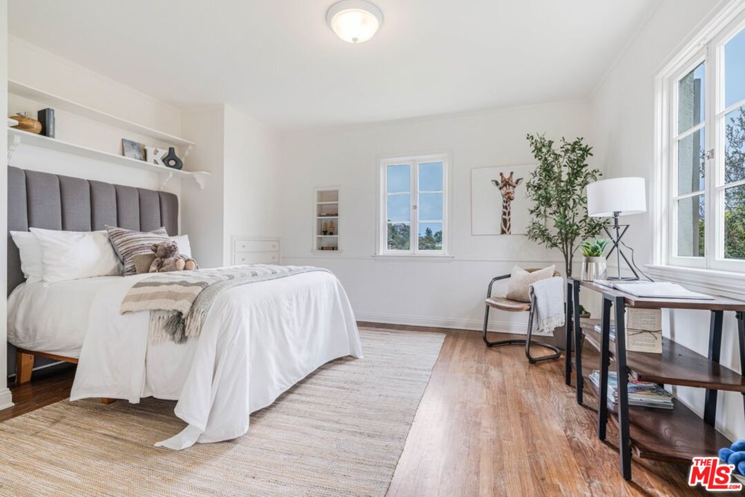 528 Chautauqua Blvd