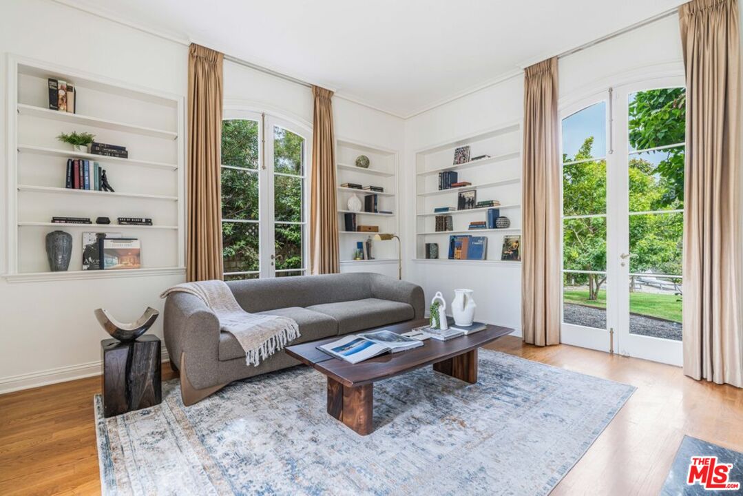 528 Chautauqua Blvd