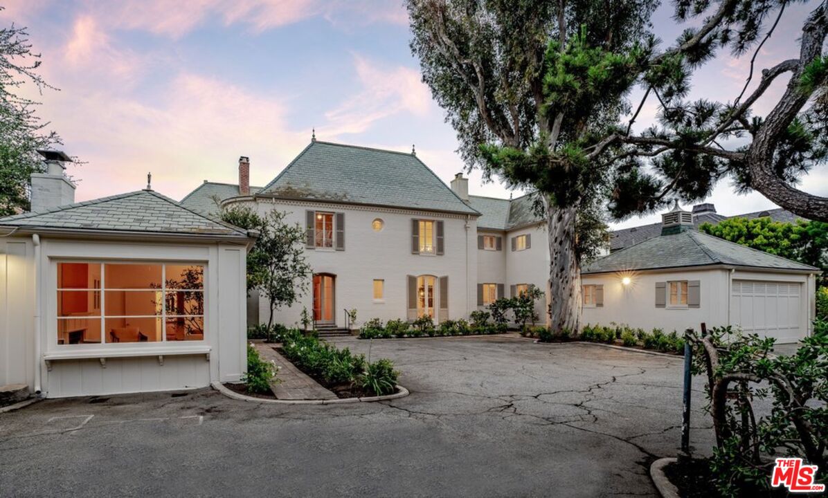 528 Chautauqua Blvd