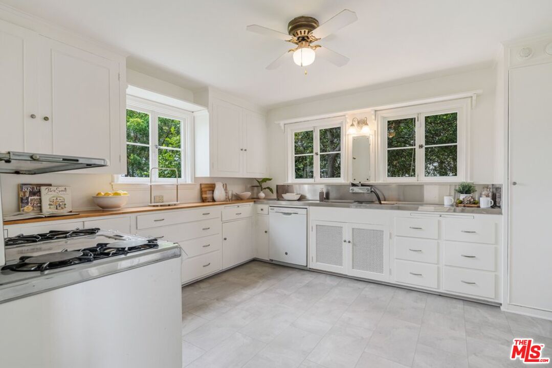 528 Chautauqua Blvd
