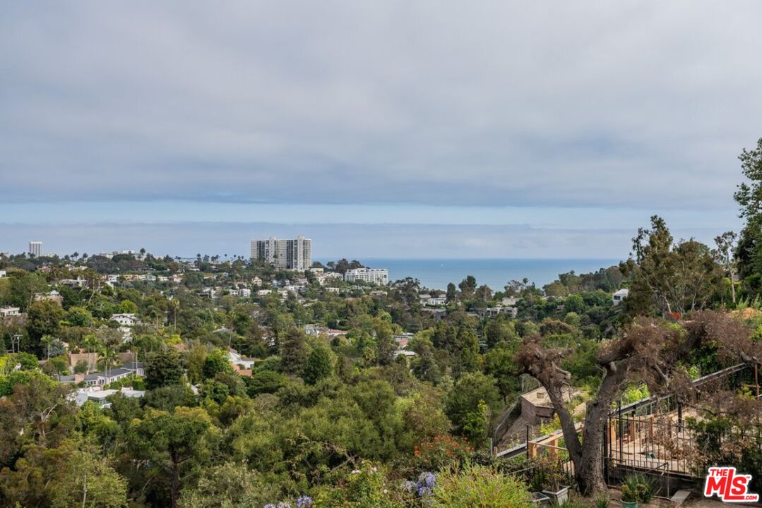 528 Chautauqua Blvd