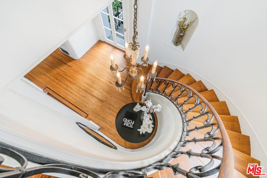 528 Chautauqua Blvd