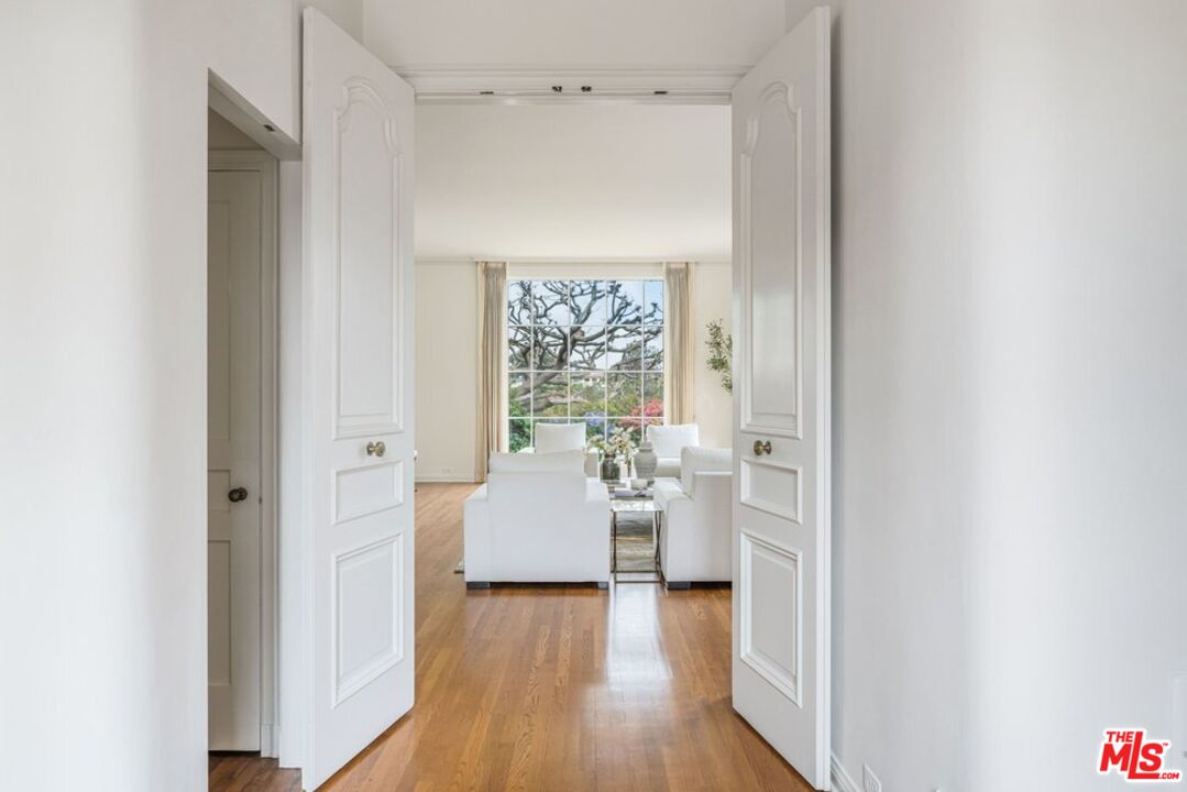 528 Chautauqua Blvd