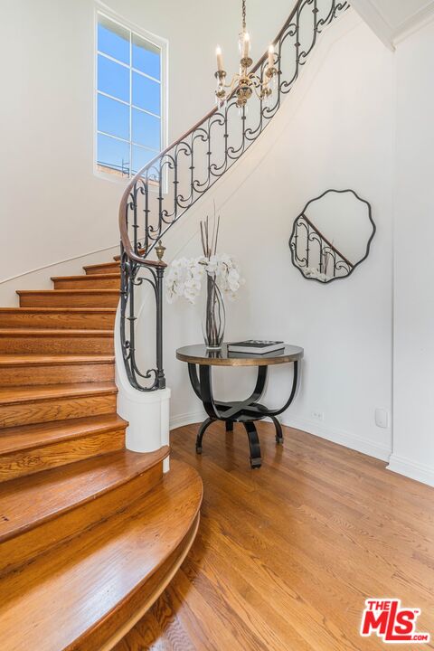 528 Chautauqua Blvd