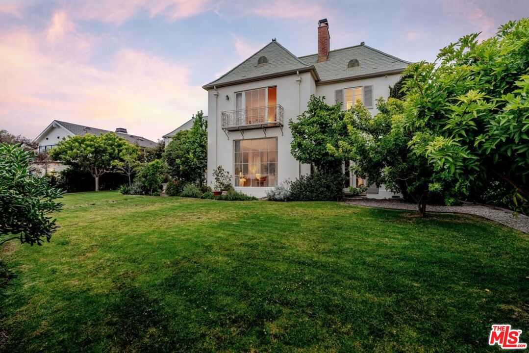 528 Chautauqua Blvd