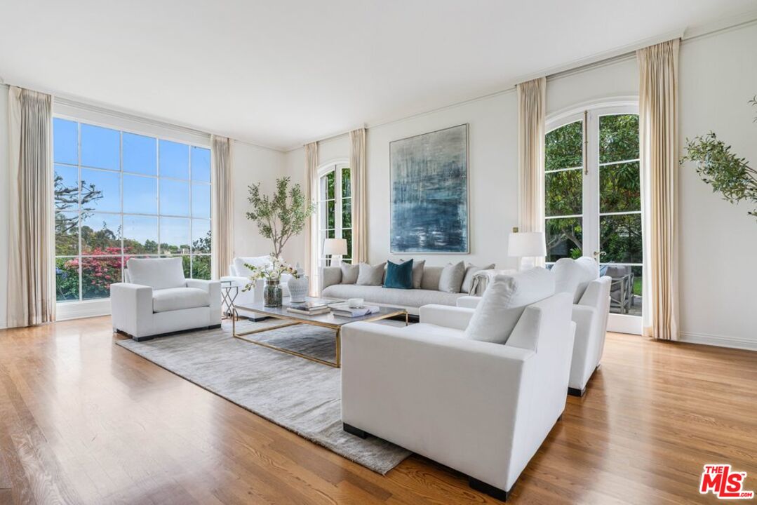 528 Chautauqua Blvd