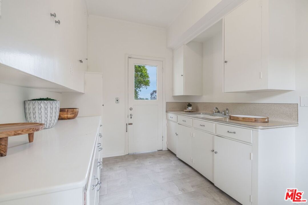 528 Chautauqua Blvd
