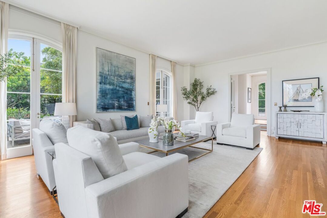 528 Chautauqua Blvd