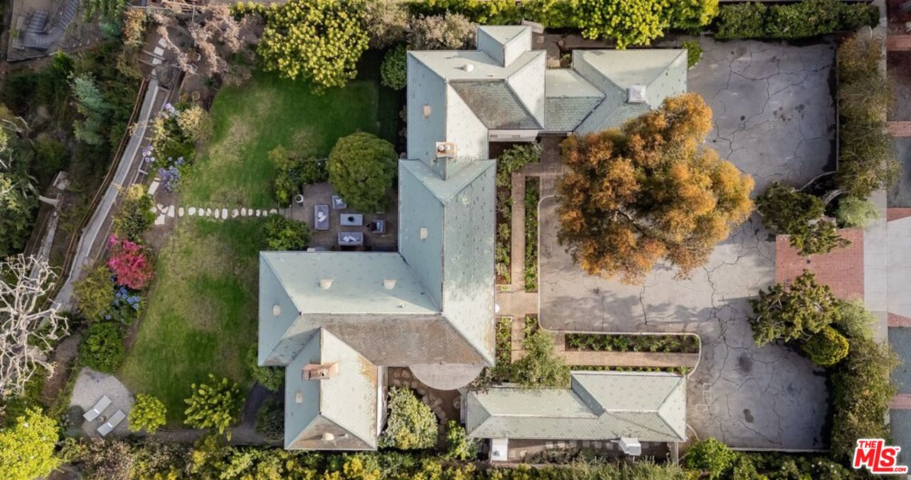 528 Chautauqua Blvd