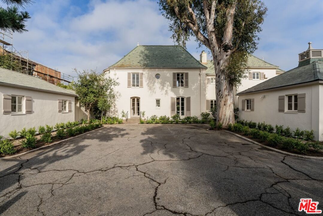 528 Chautauqua Blvd
