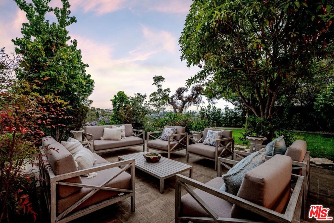 528 Chautauqua Blvd