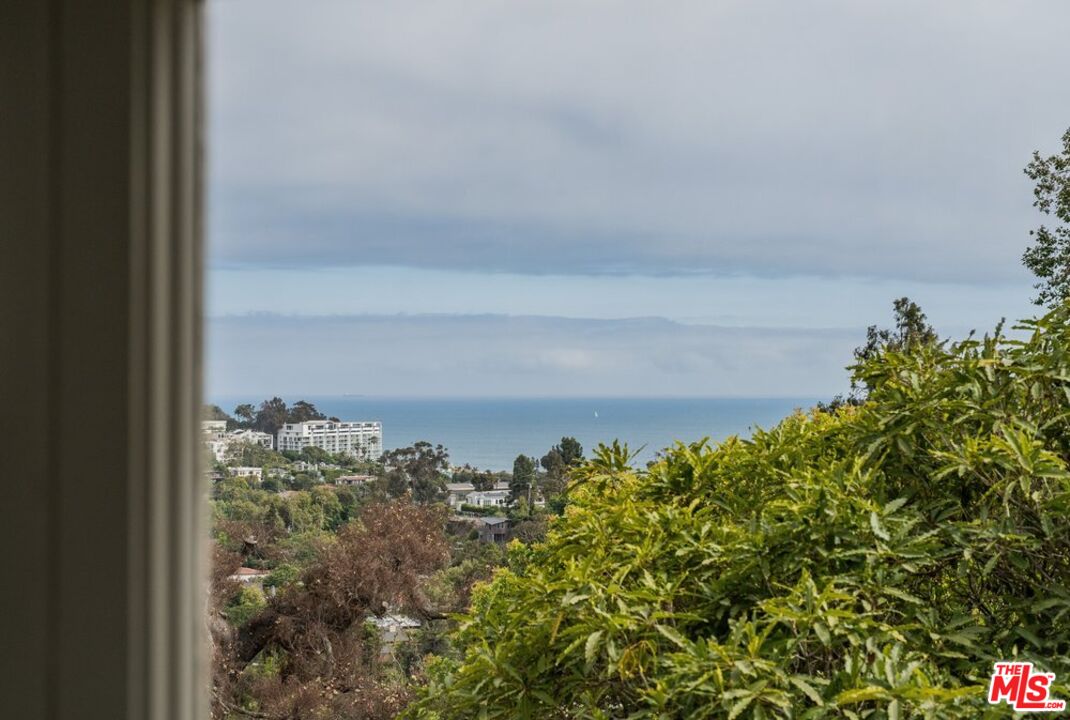 528 Chautauqua Blvd