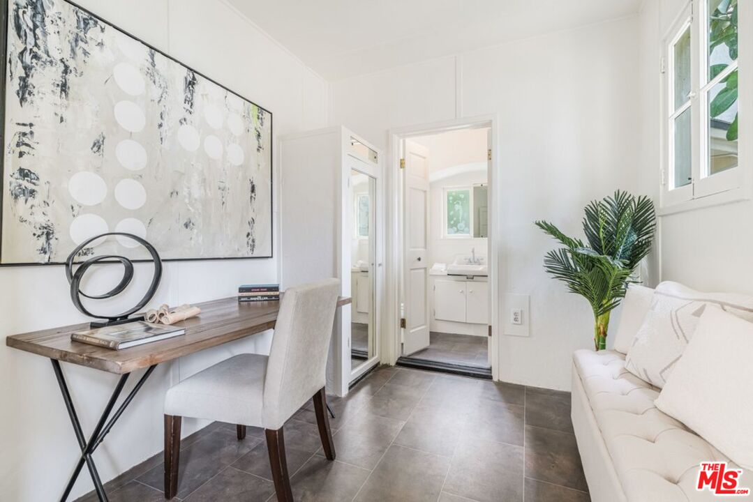 528 Chautauqua Blvd