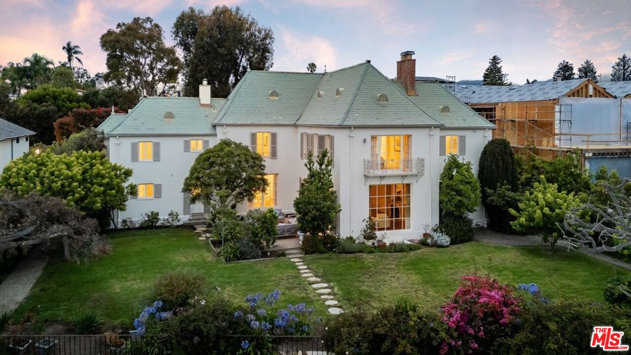 528 Chautauqua Blvd
