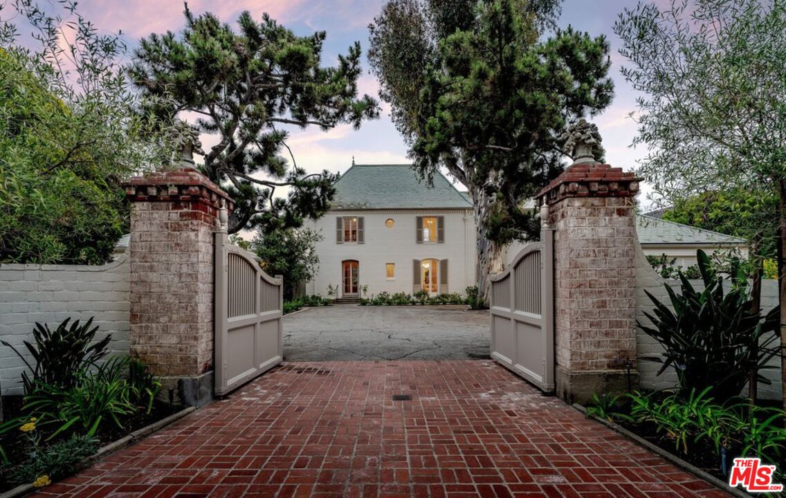 528 Chautauqua Blvd
