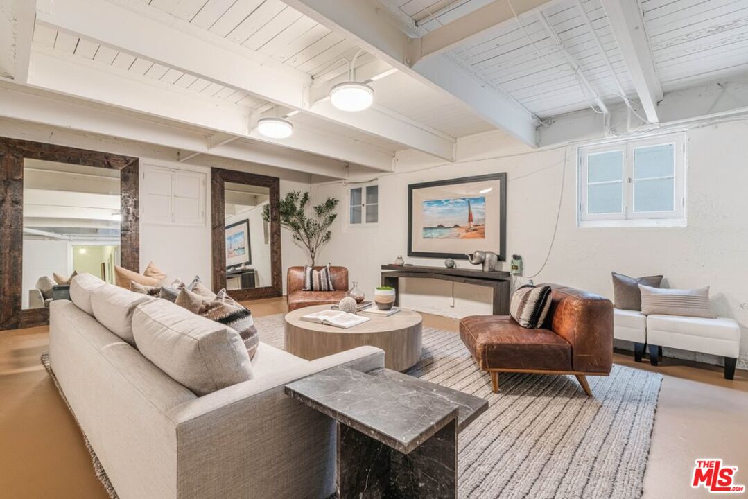 528 Chautauqua Blvd