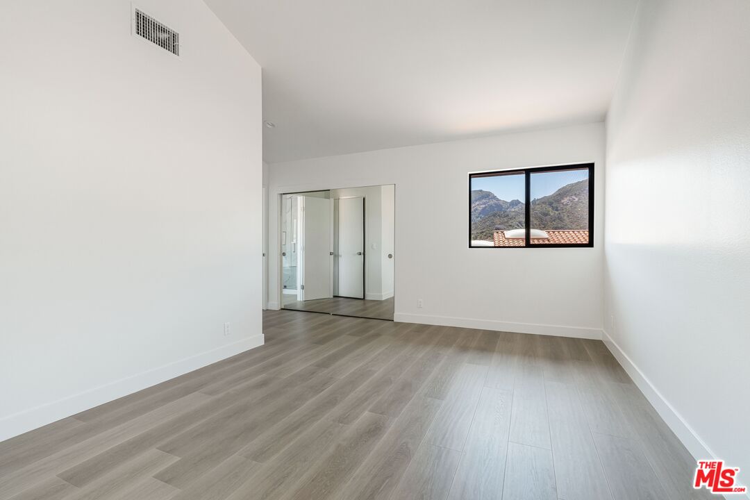 1564 Michael Ln