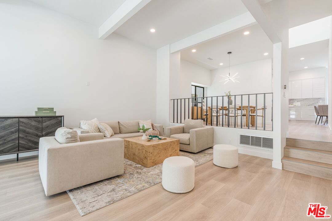 1564 Michael Ln