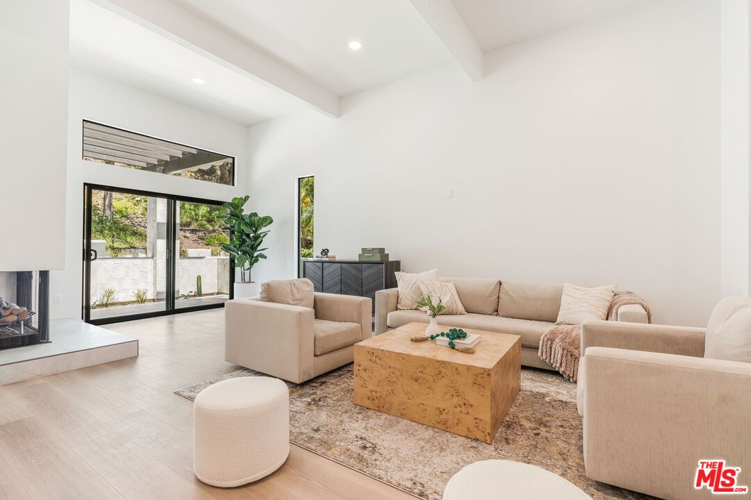 1564 Michael Ln