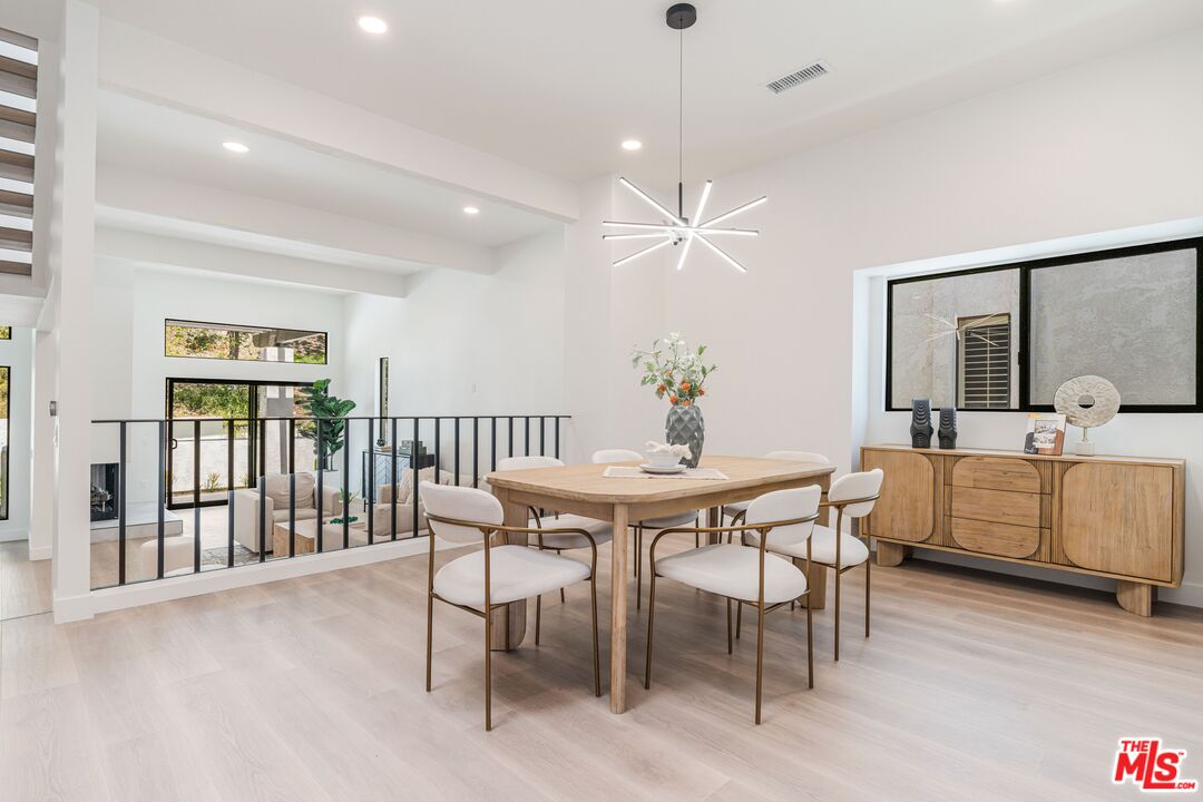1564 Michael Ln