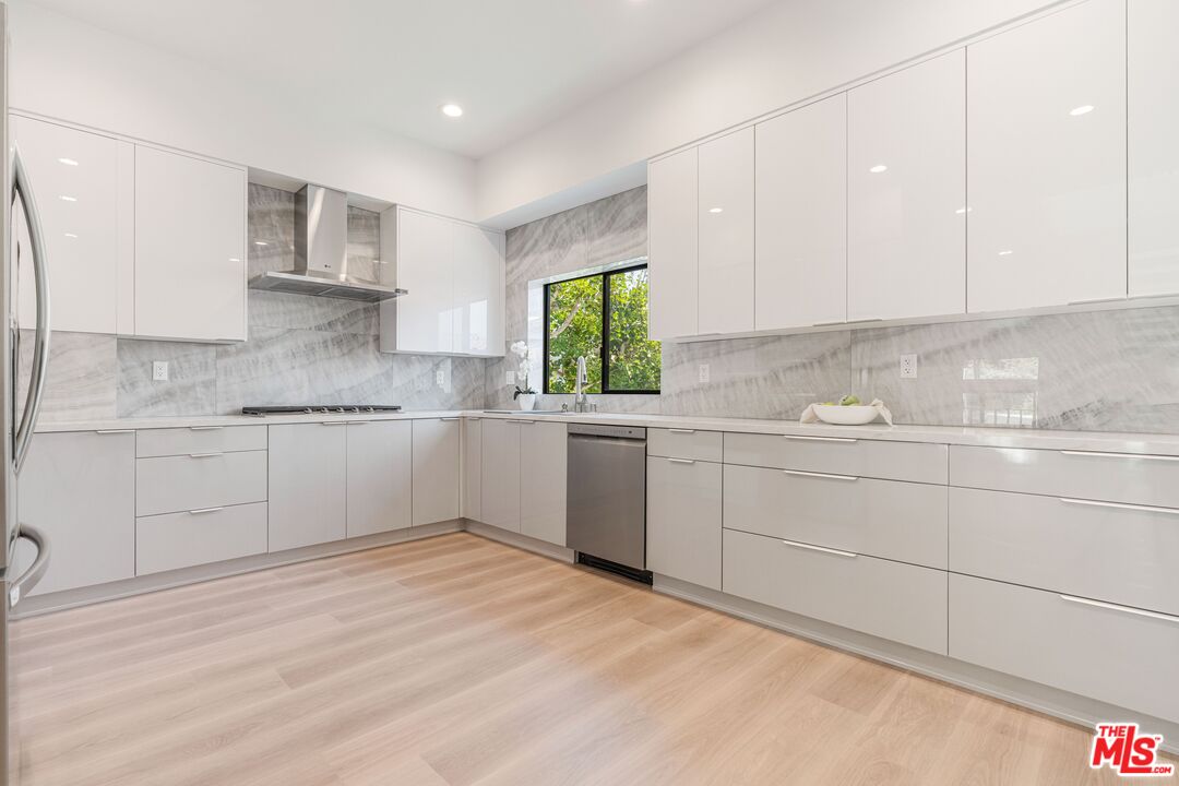 1564 Michael Ln