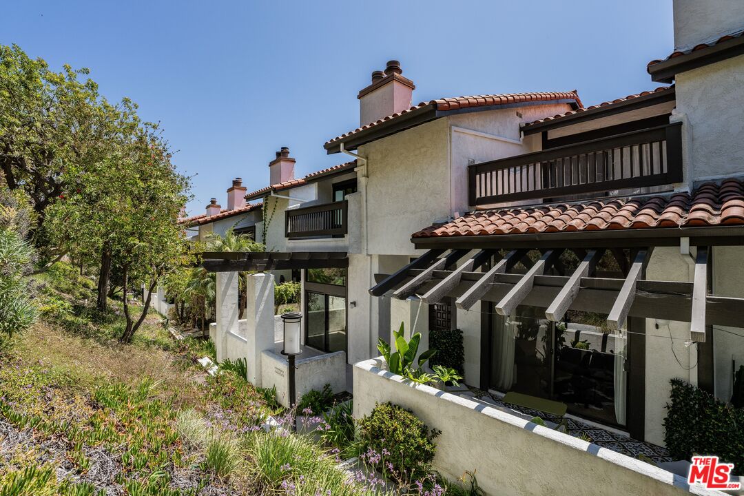 1564 Michael Ln