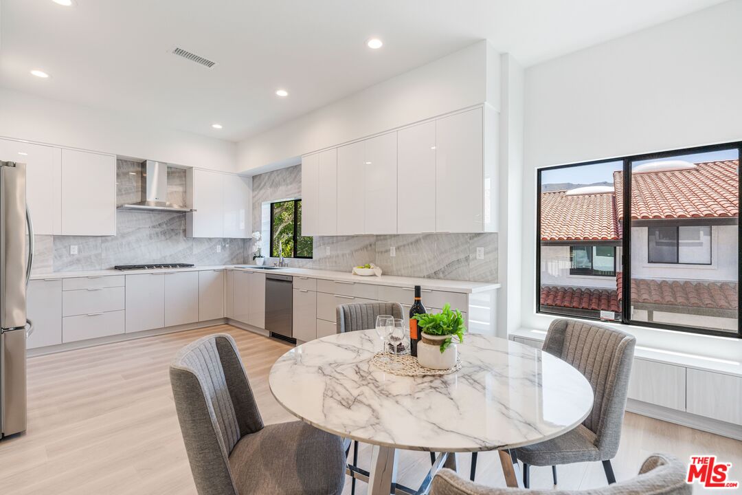 1564 Michael Ln