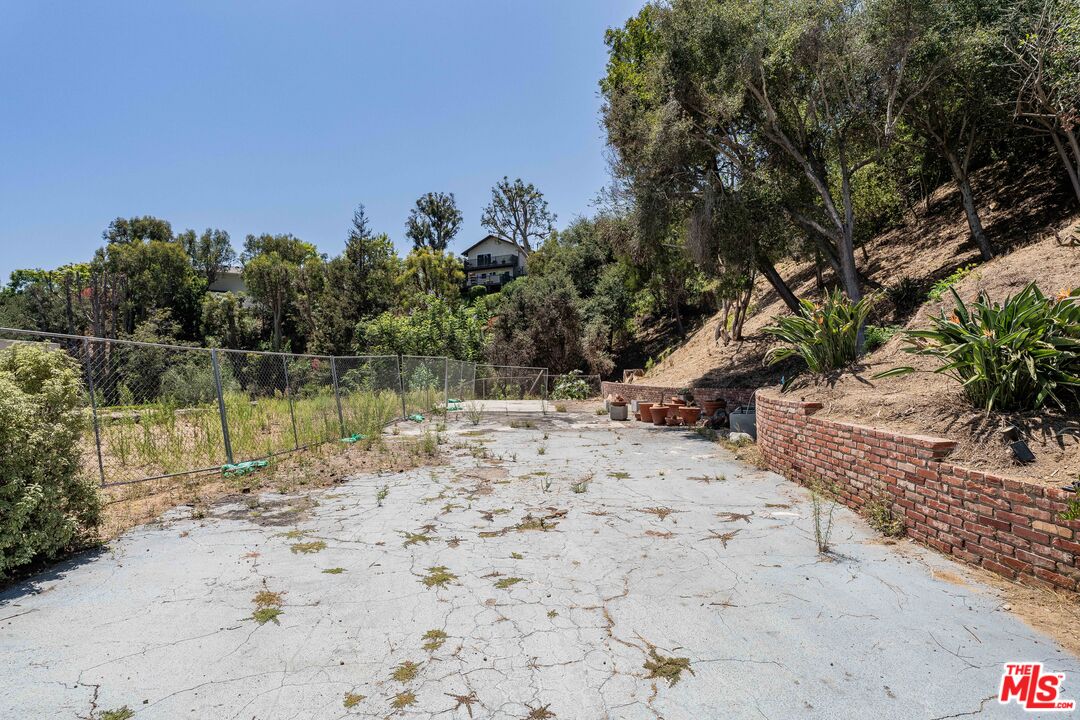 1032 El Medio Ave