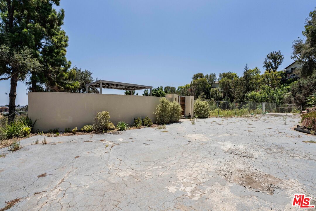 1032 El Medio Ave