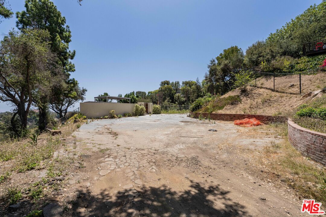 1032 El Medio Ave