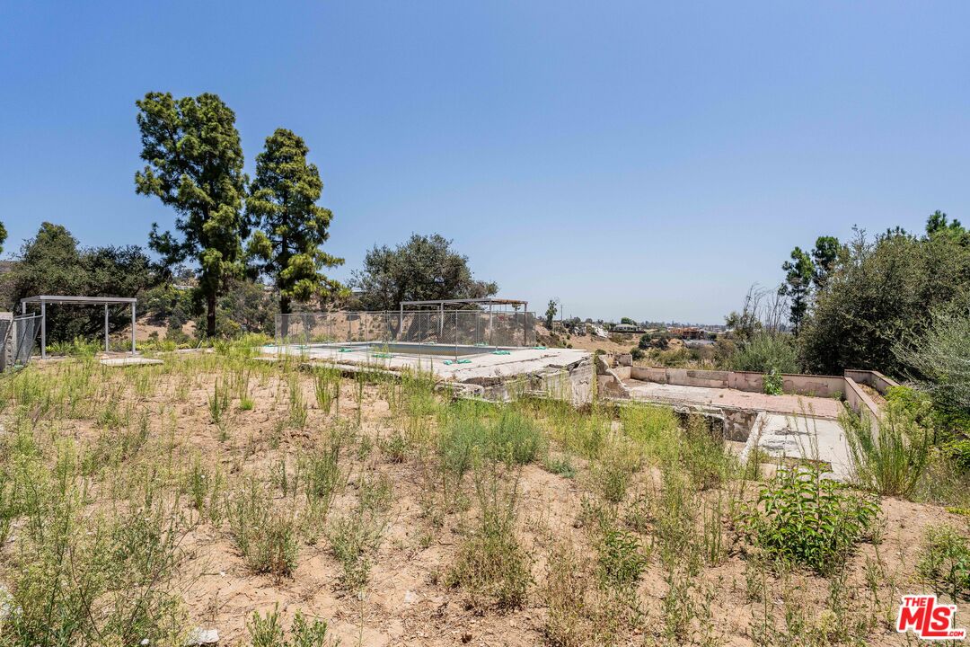 1032 El Medio Ave