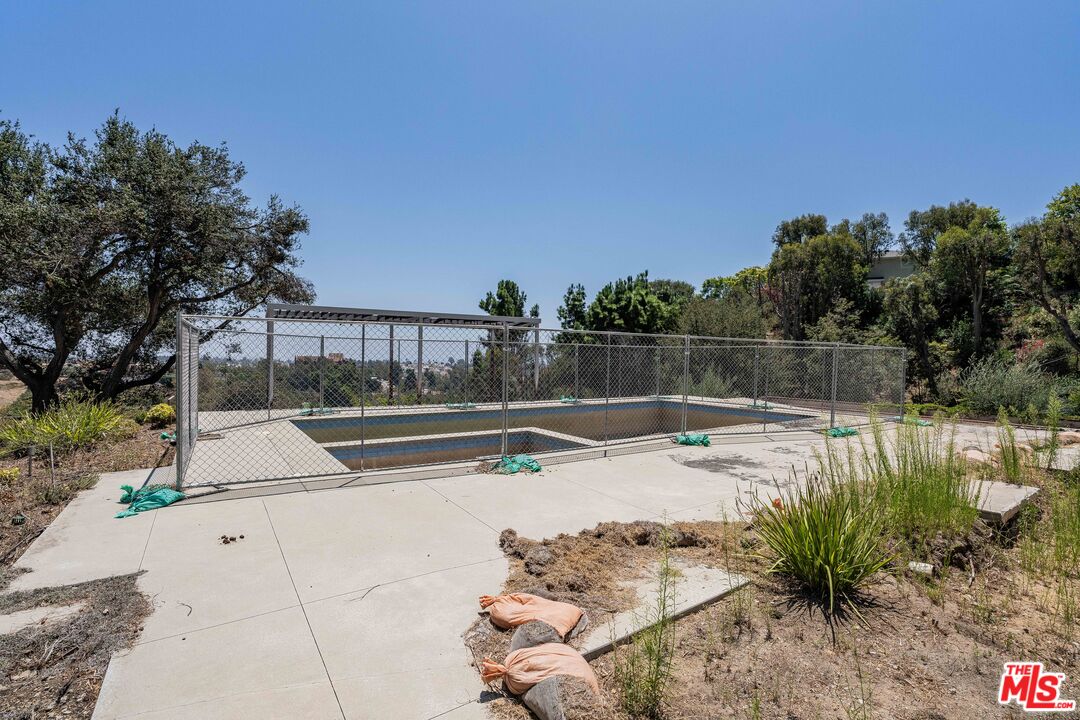 1032 El Medio Ave