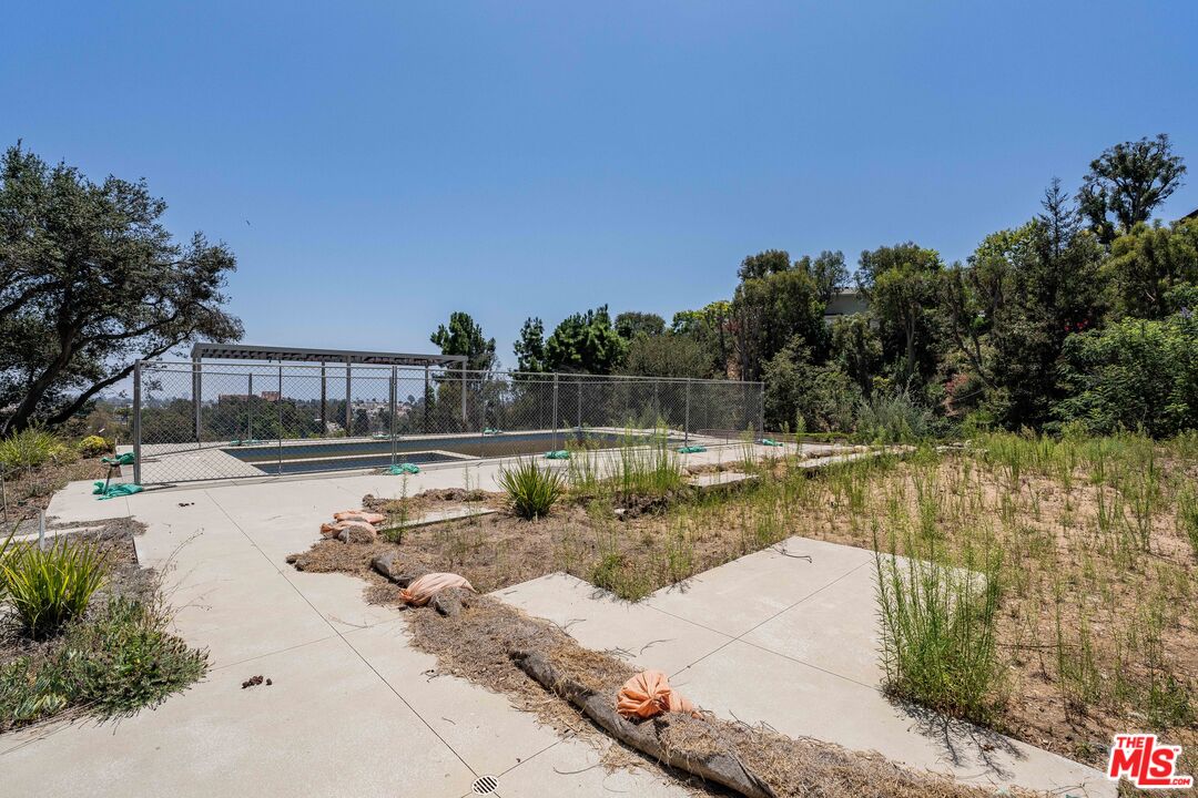 1032 El Medio Ave