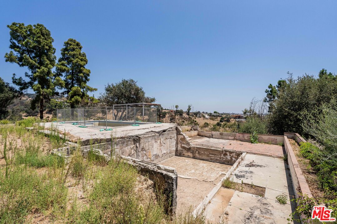 1032 El Medio Ave