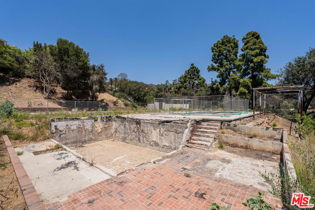1032 El Medio Ave