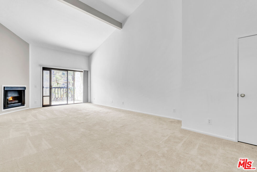 1492 Palisades Dr