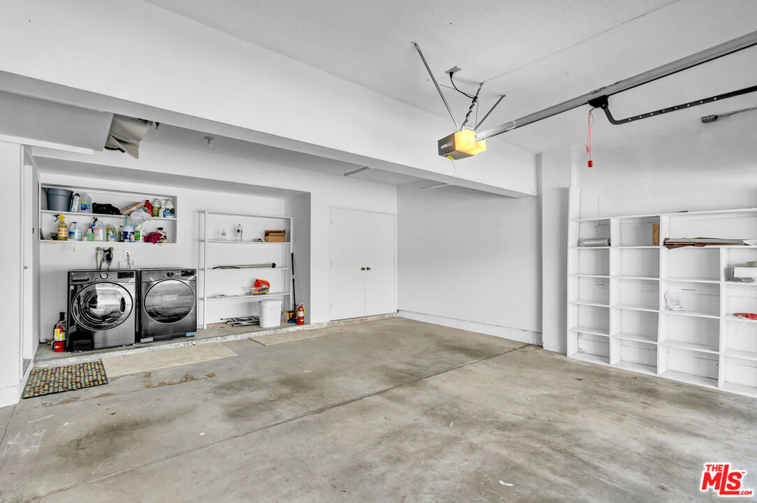 1492 Palisades Dr