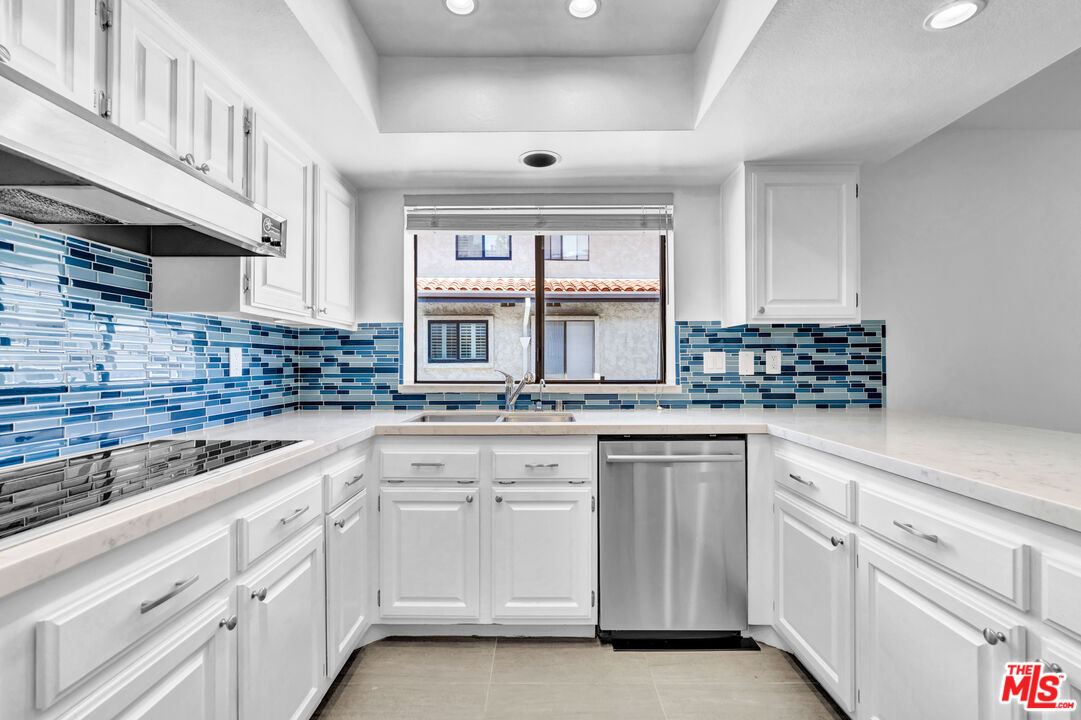 1492 Palisades Dr