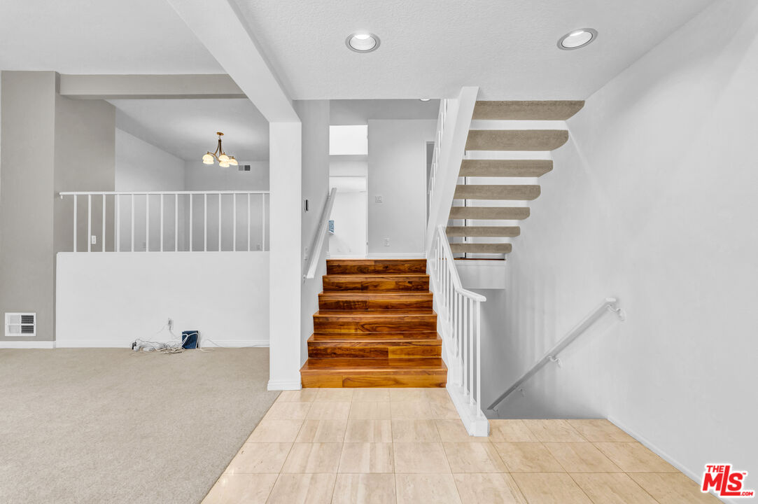 1492 Palisades Dr