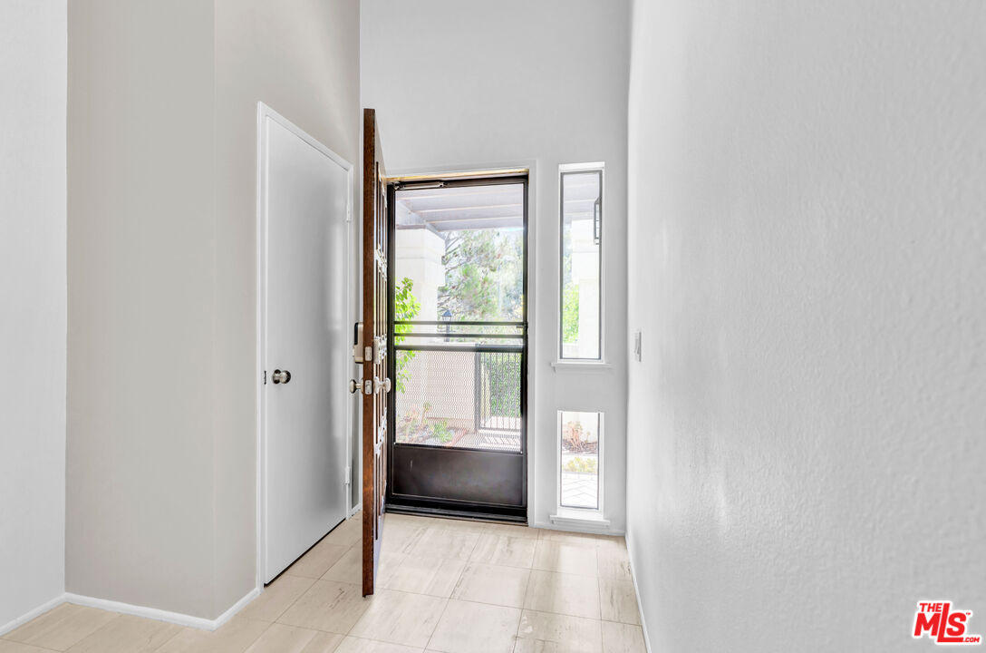 1492 Palisades Dr