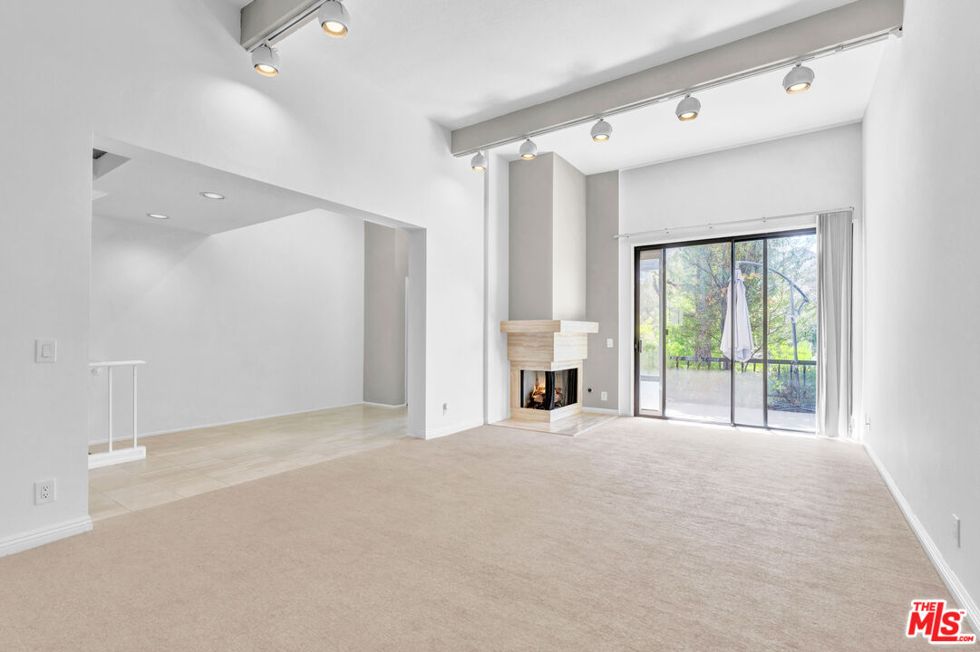 1492 Palisades Dr