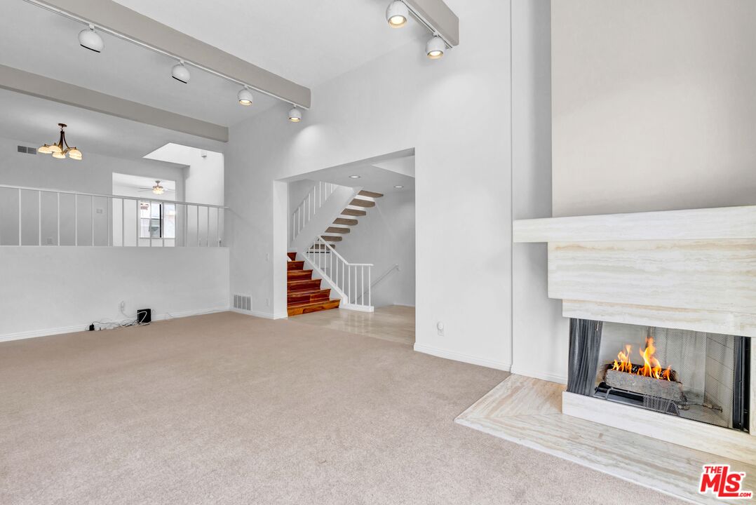 1492 Palisades Dr