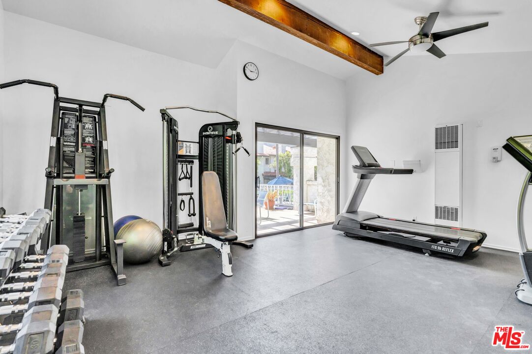 1492 Palisades Dr